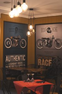 Interior local Las Bravas de Mario