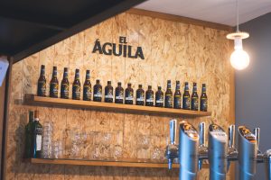 Oferta de cervezas El Aguila en Las Bravas de Mario